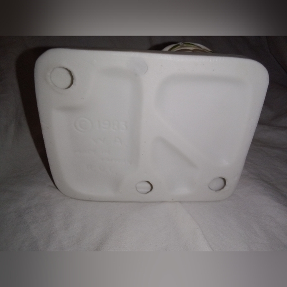 Vintage Christmas Angel Wishing Well Ceramic Figurine 1983 Taiwan - Picture 11 of 11